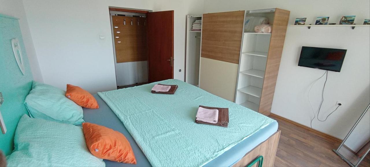 App Zeljka, 200M Beach Novi Vinodolski Buitenkant foto